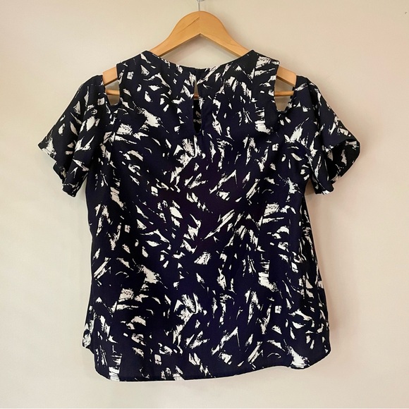 HARLOWE & GRAHAM Off the Shoulder Cutout Patterned Blouse Navy Women’s XS - Picture 2 of 7
